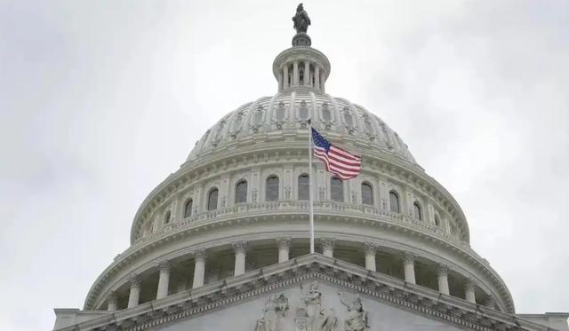 伊朗战争持续至今，一个无法回避的现实正逐渐清晰：这场冲突正在加速“石油美元”体系