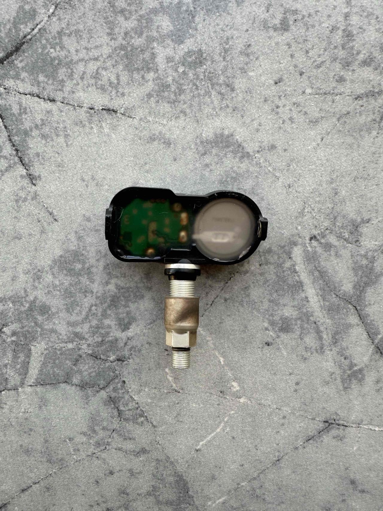 开了7年的车，一直号称“开不坏的丰田”，今天总算遇到了第一次小麻烦！

前几天开