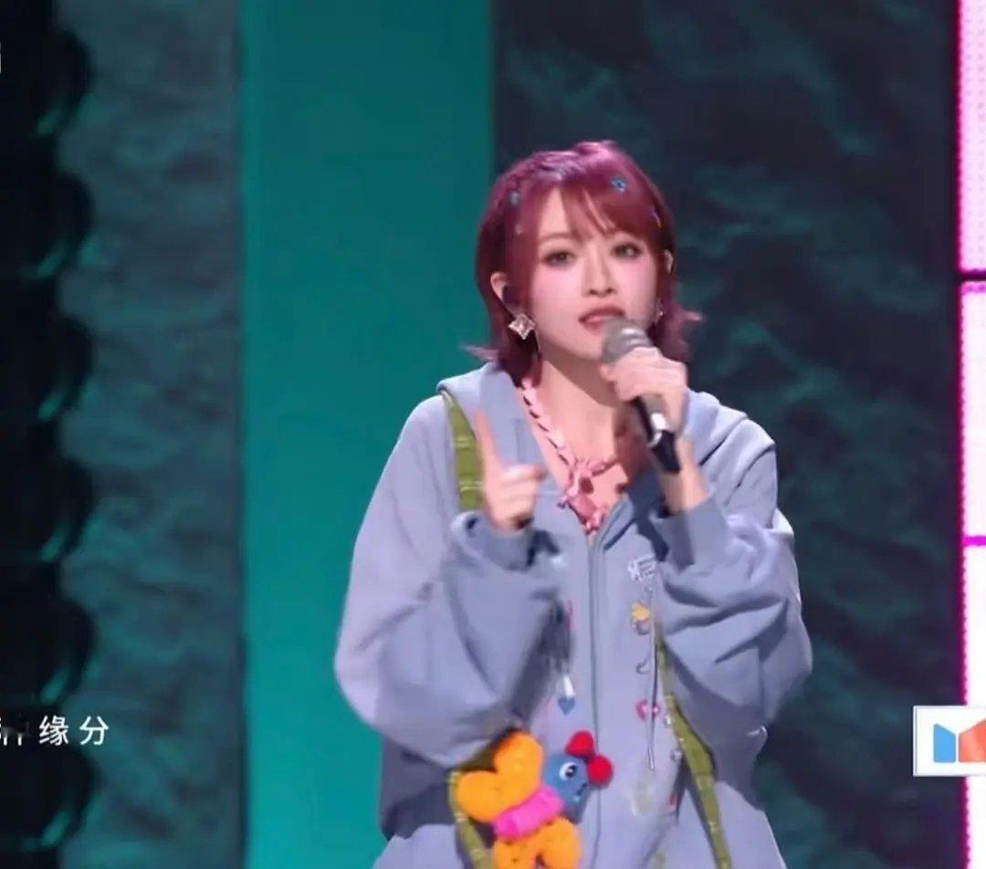 才发现灿灿的头像和她本人一模一样！ 