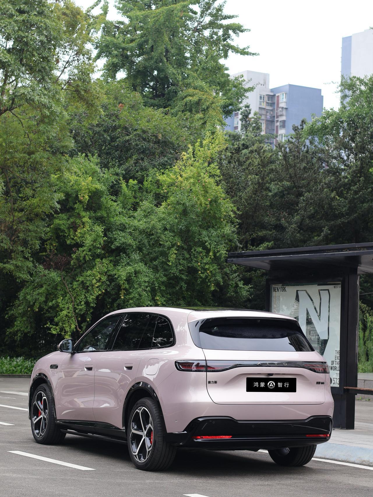 8月20日，问界M6推出两款增程车型，价格23.98万元起，进一步丰富产品矩阵，