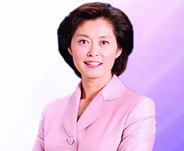 因为她做到了，即使行事低调，所做的一切人们都看在眼里、记在心上。她是纯粹而高尚的
