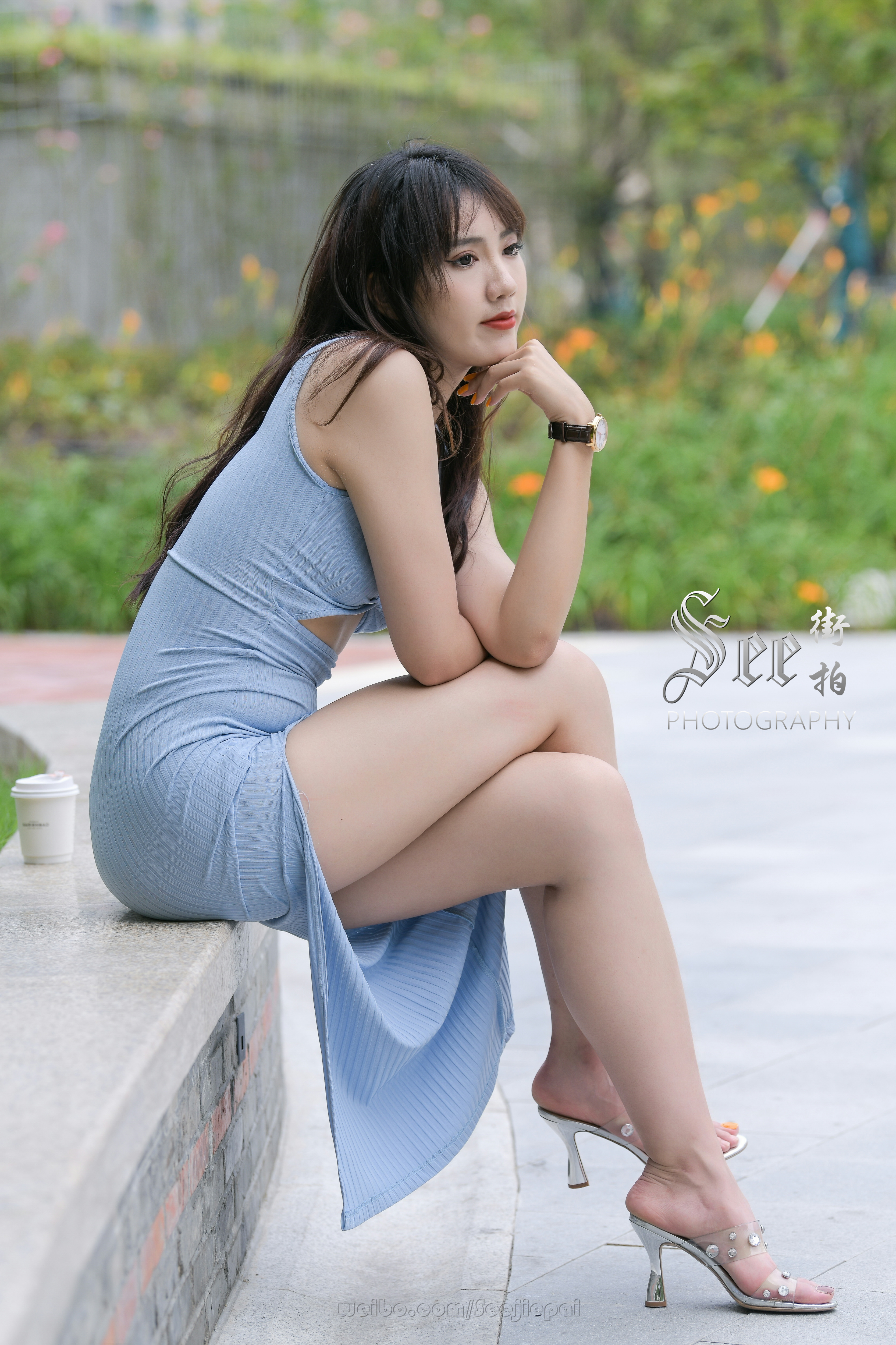 蓝色修身长裙，气质迷人~~ ​​​