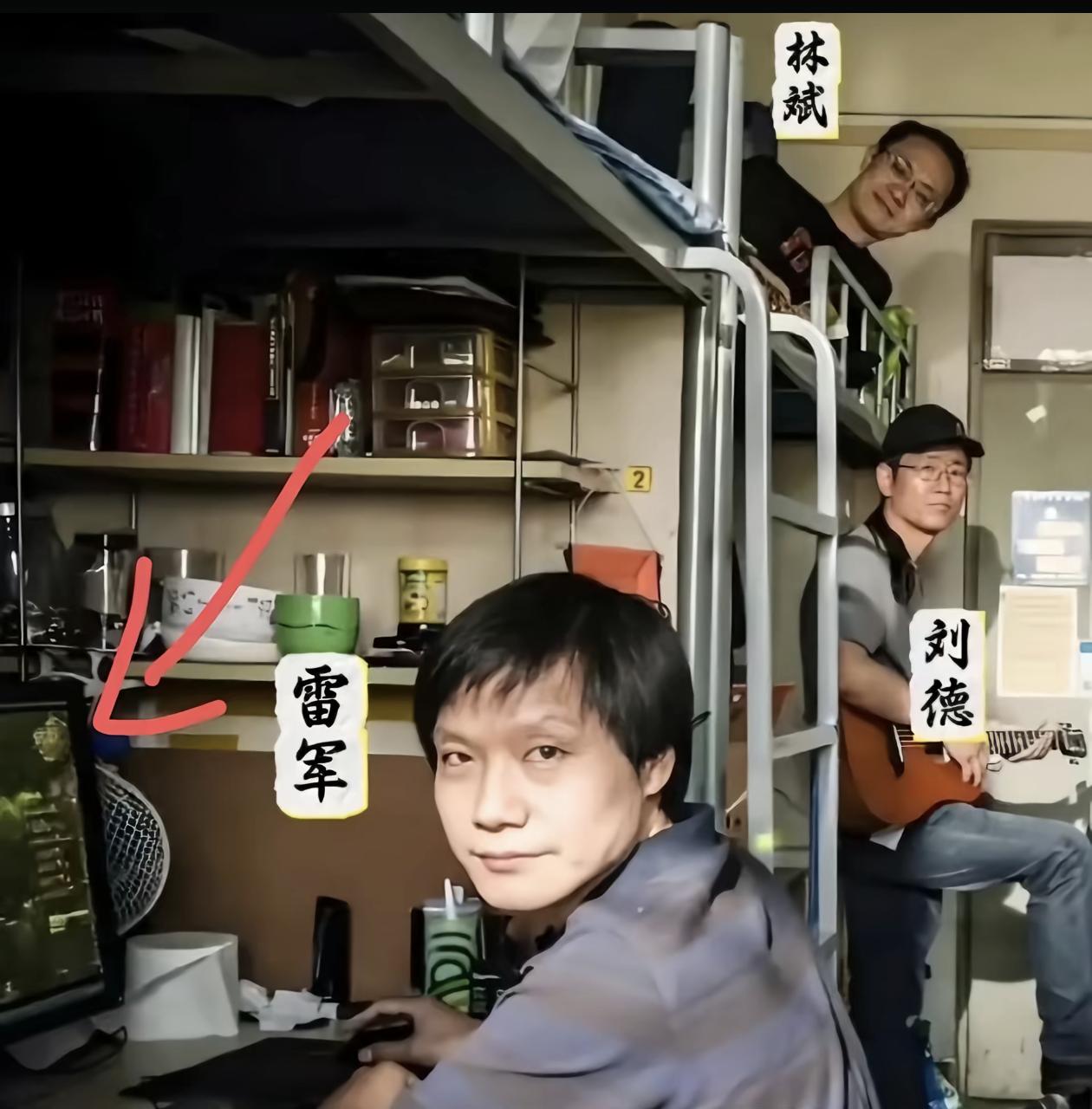 2011年，小米发布青春短片《我们的150克青春》。几位小米创始人一起客串，特意