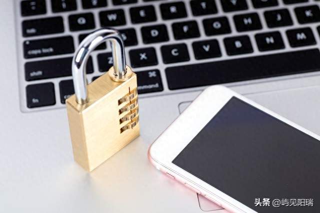 微信自带的登录防盗锁，设置好，别人很难偷偷登录你的账号