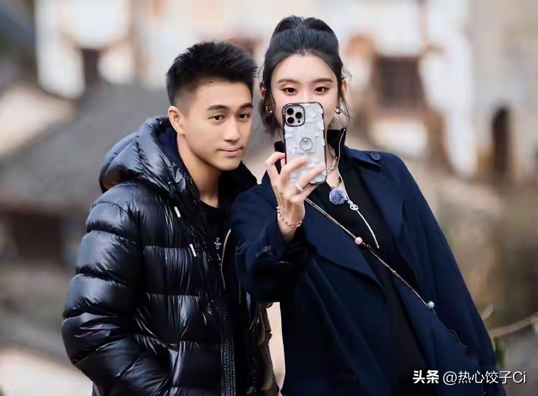 奚梦瑶说，我每当怀疑我自己的时候，何猷君就会一遍一遍地告沂我，用认证的方式告诉我