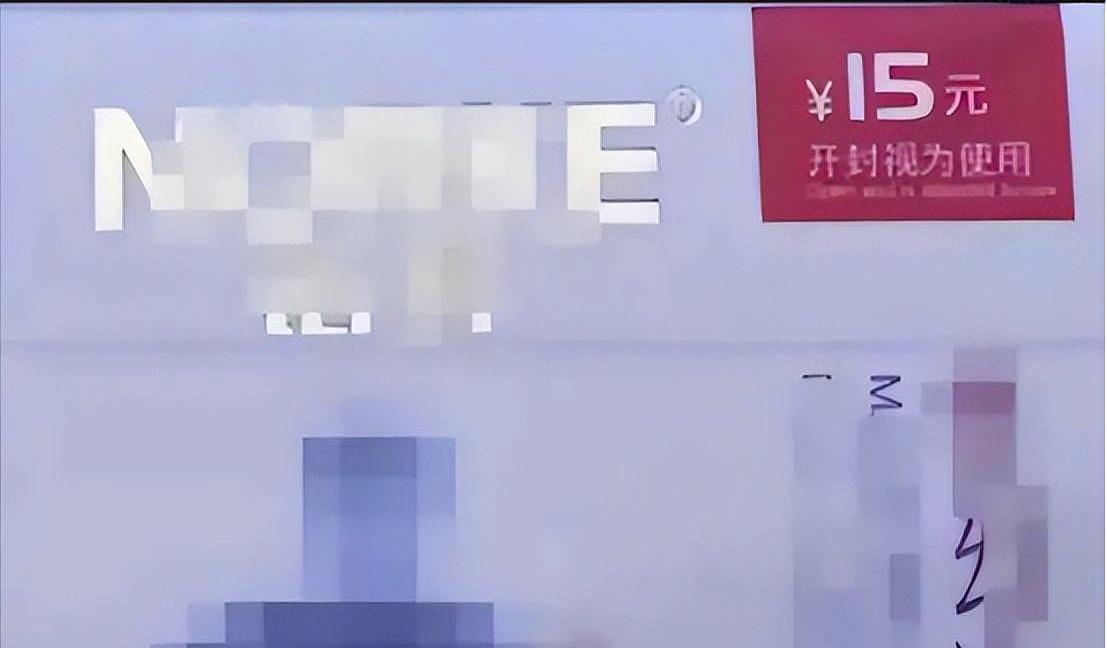 看完这事，忍不住直呼不可思议。
酒店房间竟摆着生产日期五年前的避孕套，过期两个月