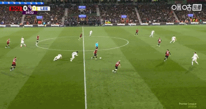 在伯恩茅斯2比2利兹联 的英超比赛中，塞内西奔袭直塞助攻了伯恩茅斯第一个进球👏