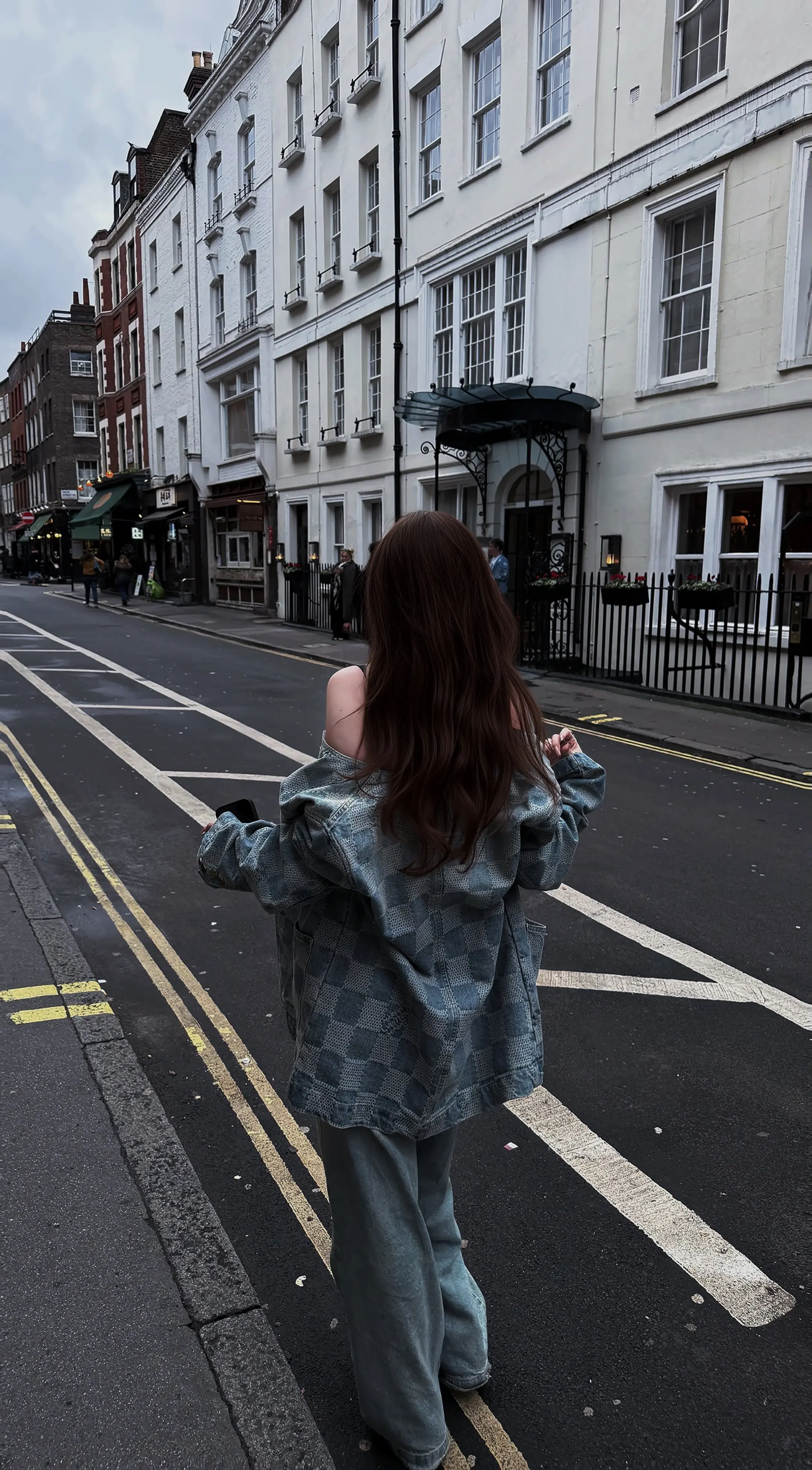 如果我的眼泪落下 你那里也会下起连绵不断的雨吗