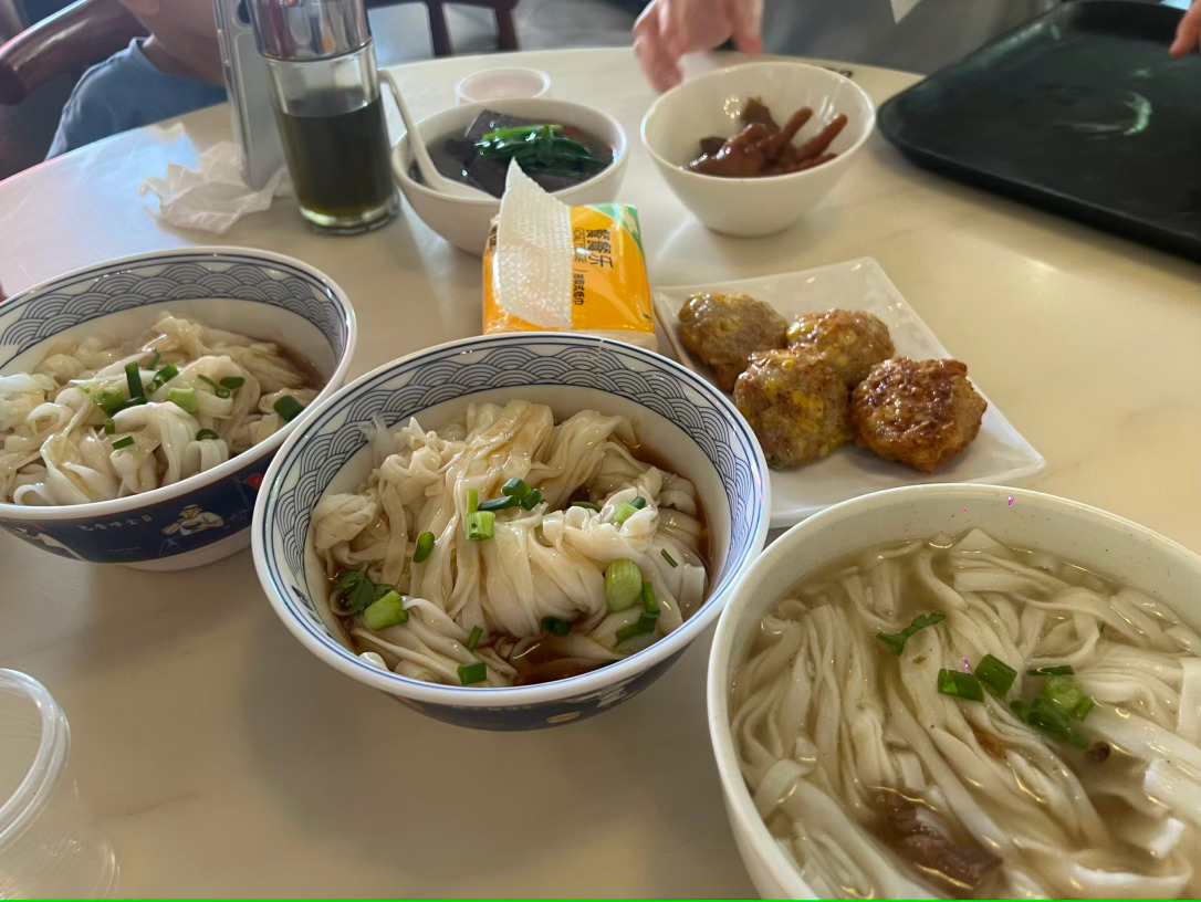 吃个早餐！！填饱一下肚子！！黄金金价生活手记现货黄金外汇[超话] ​​​