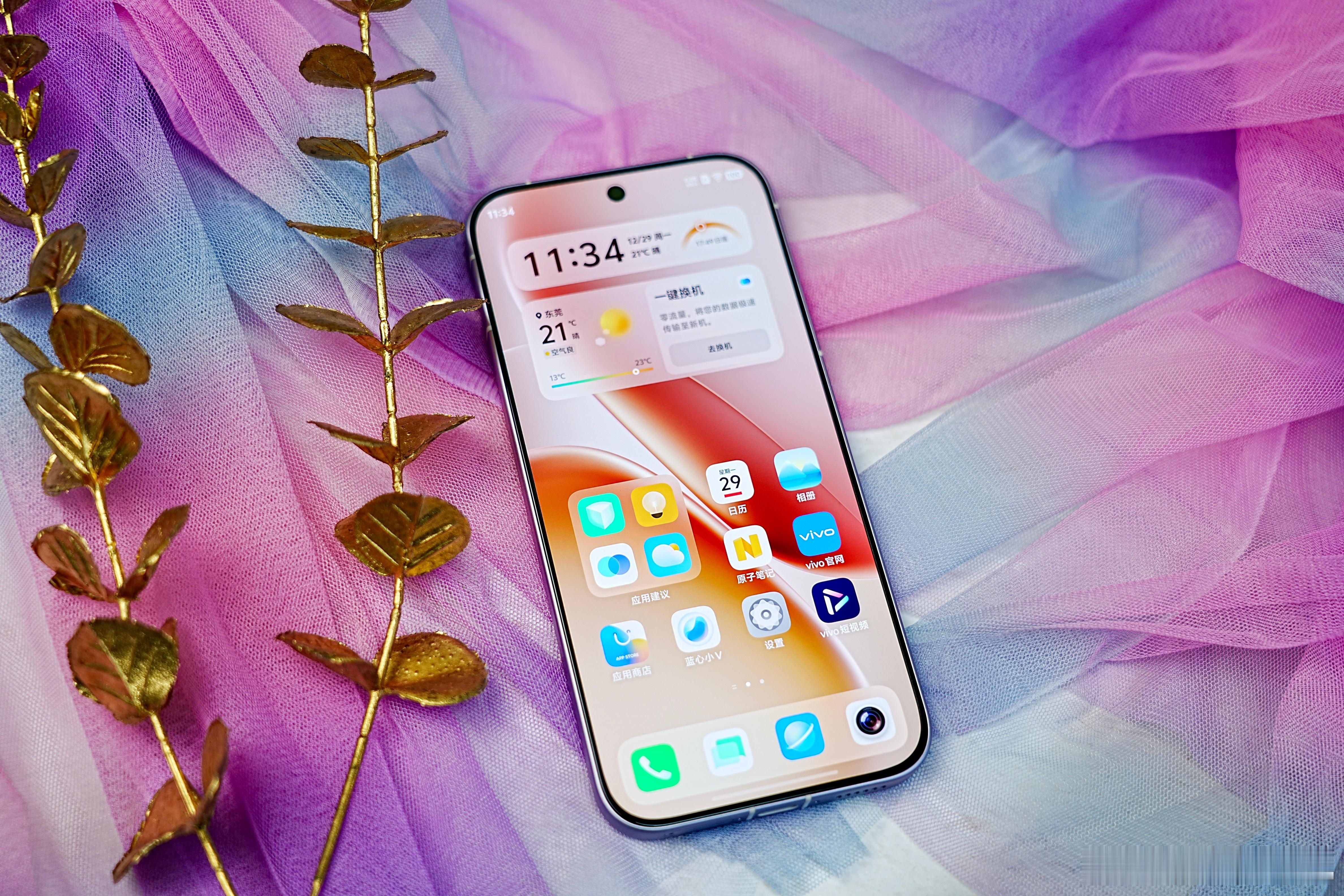 还没发布的iQOO Z11 Turbo外观爆料来了，光晕粉配色真的很好看，是那种