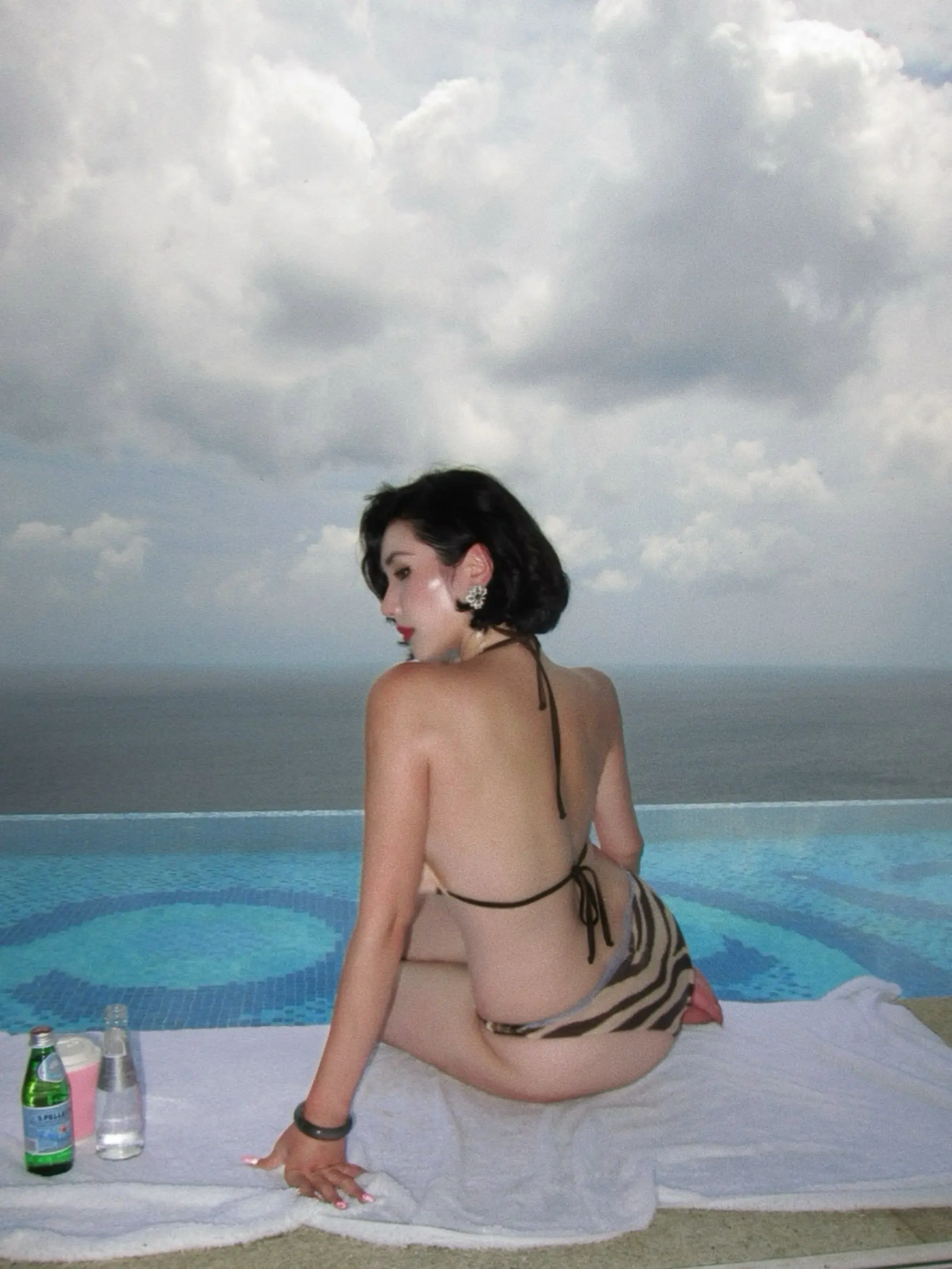 你不用很漂亮 虽然已经很漂亮。