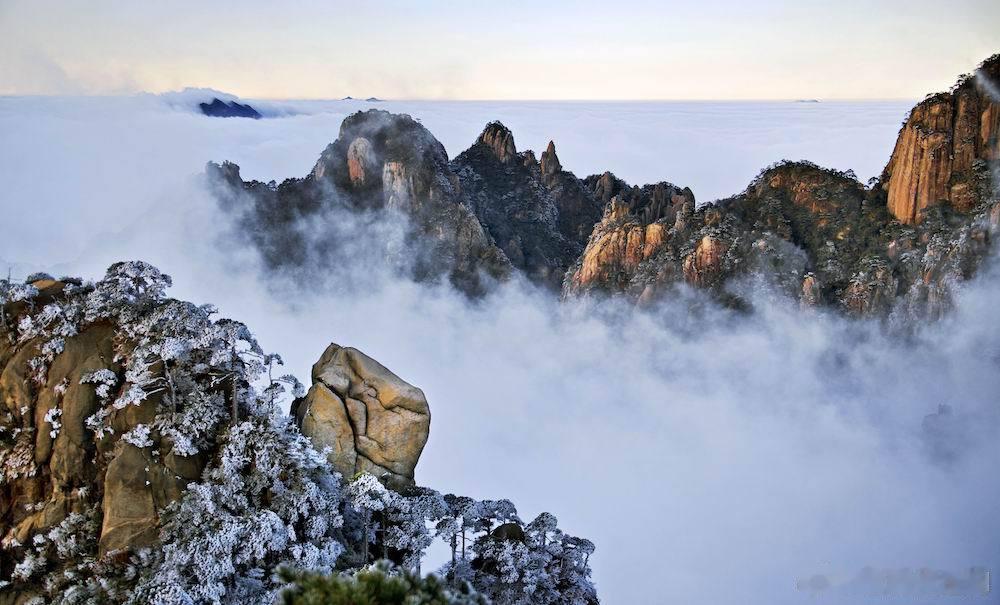 三清山自然幻境照进现实了  让世界爱上三清山 三清山，仿佛是一座天然的画廊，奇特