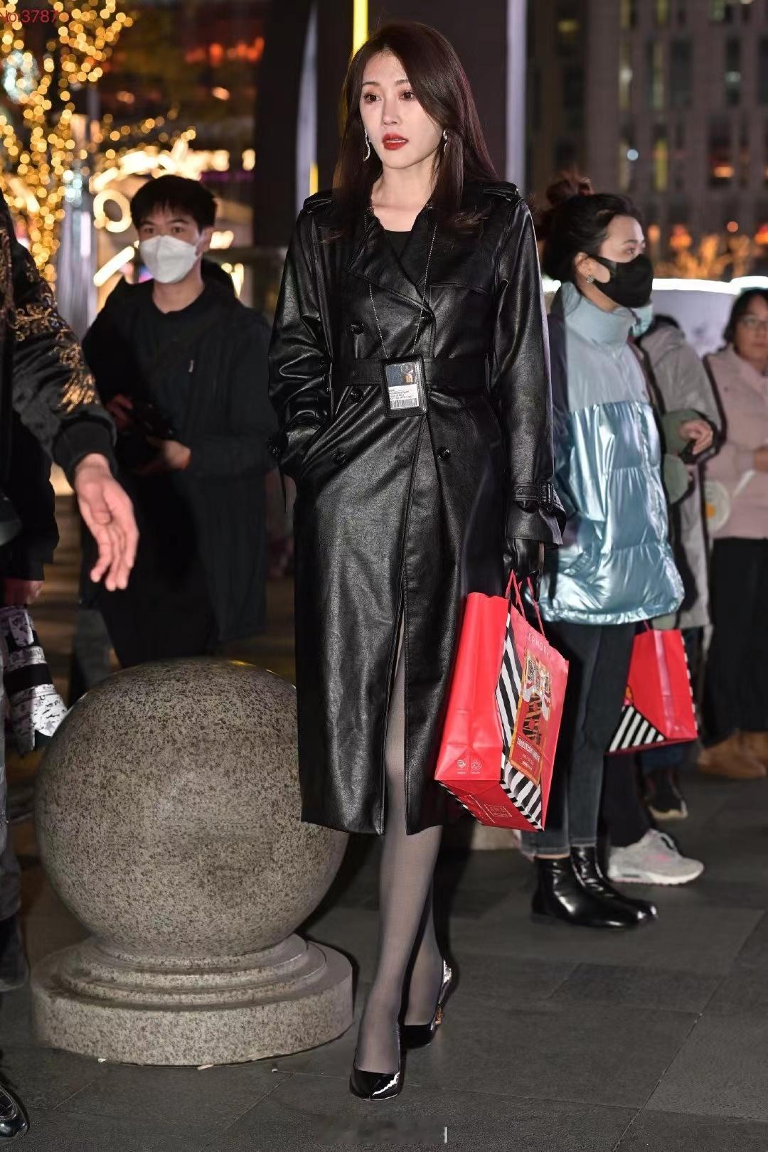 阿姨美拍黑丝御姐 ​​​