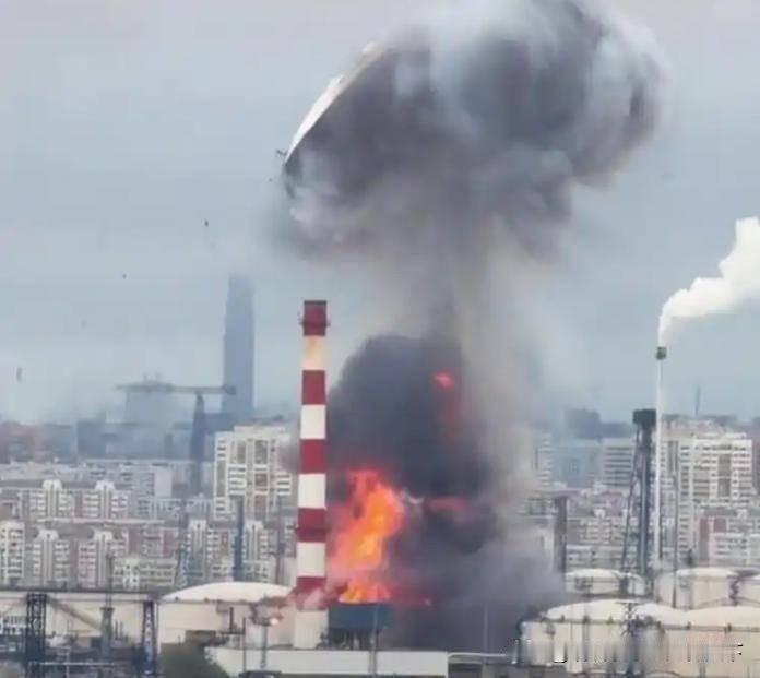 近期莫斯科东南部一座关键炼油厂接连遭遇两轮无人机袭击，这座距离克里姆林宫仅15公