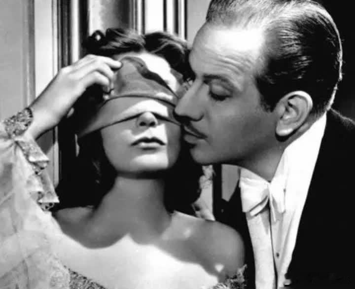 1968年，瑞士一飞机工程师包养了一名16岁的女孩，因花费太大无力支撑，正好一人