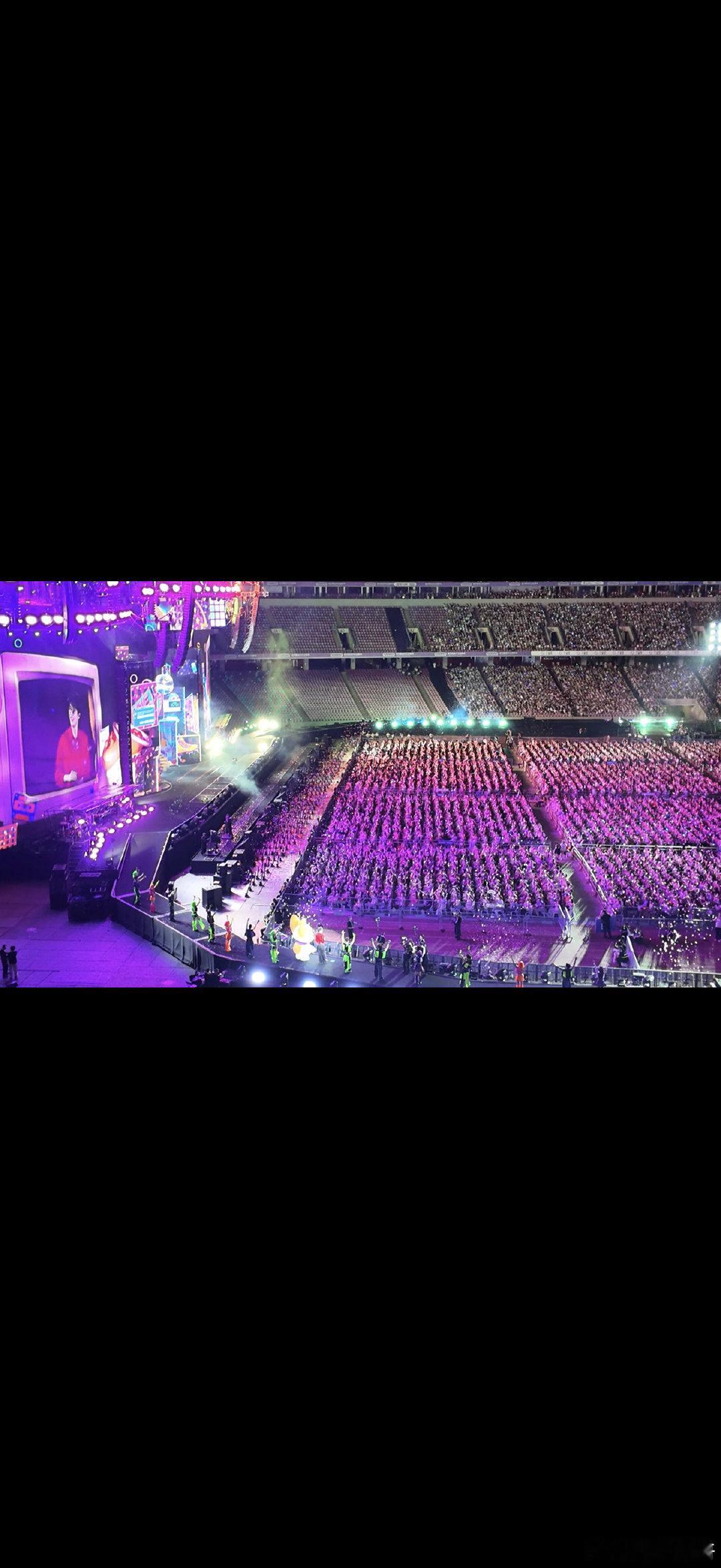 展轩演我看许嵩演唱会 一开口就被拉回学生时代，展轩现场的反应，完美复刻每一位老粉