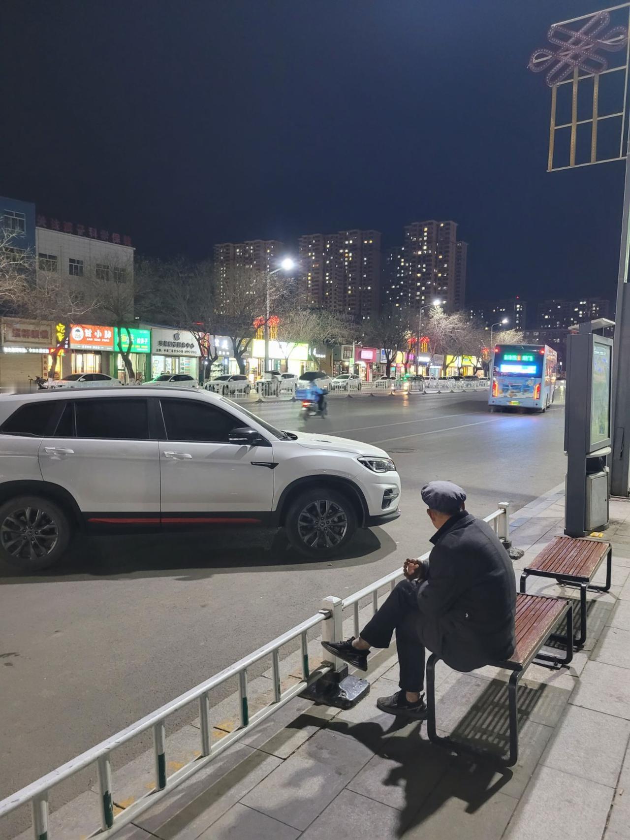 远房有个大姨，性格非常的强势，每天把他男人骂得屁都不敢放，直到大姨夫68岁突然去