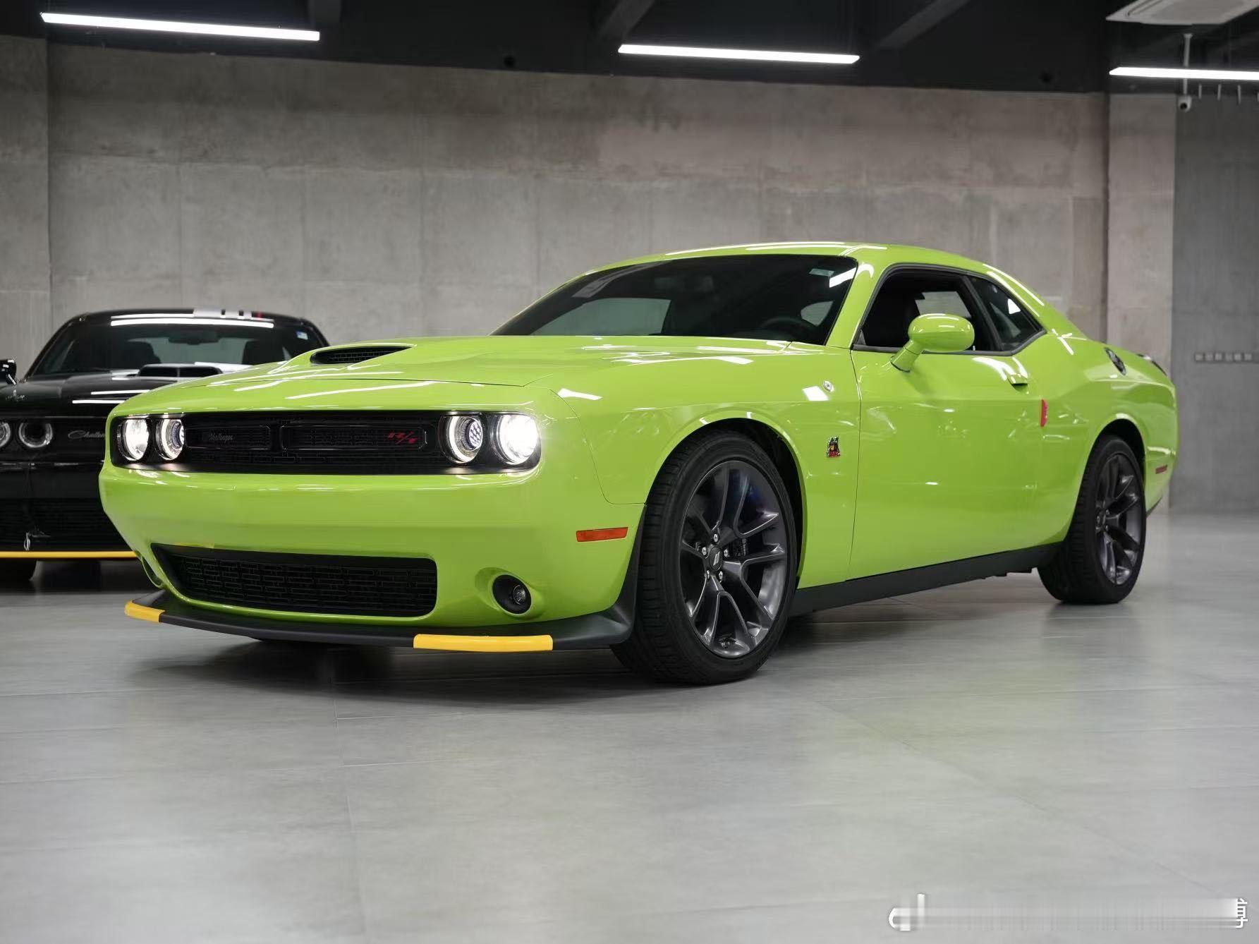 90多万拿6.4自然吸气手动挡超级蜂 实验车 喜欢您来 就一个 加版23款超级蜂