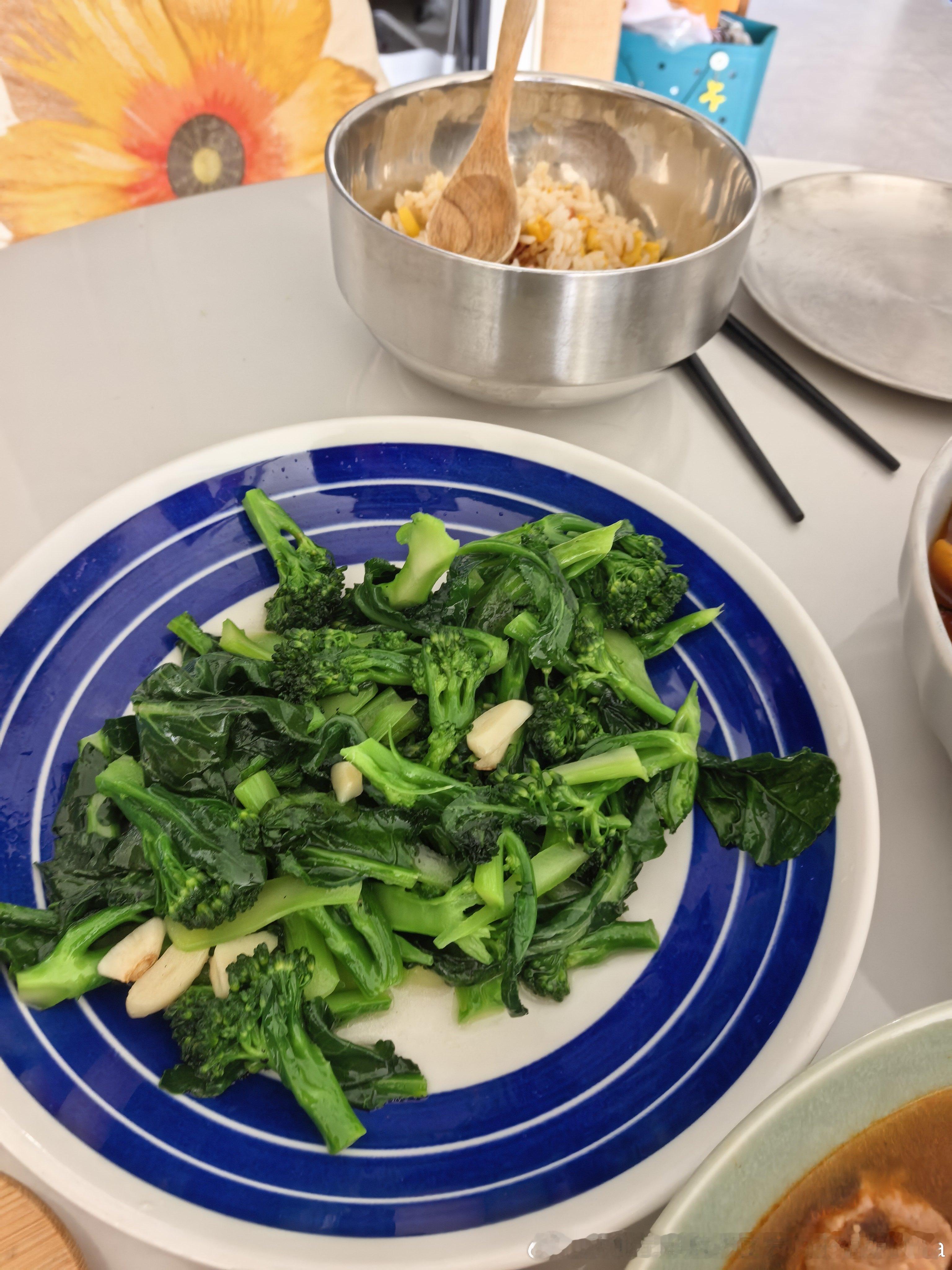 水煮肉片 老姜炒鸡 清炒西兰花 好吃炒饭！吃饭[心]午饭要积极[超话] ​​​