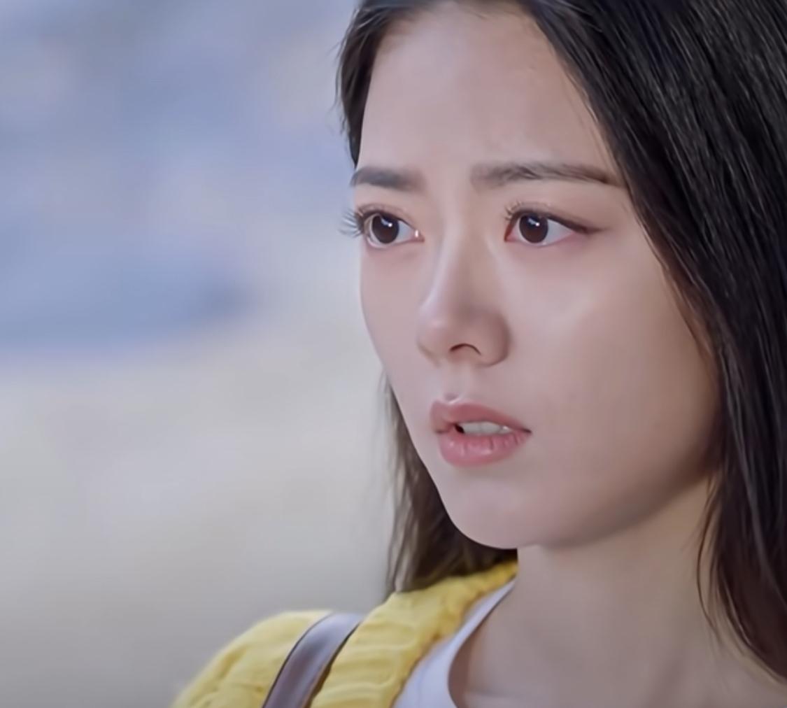 聂曦光原本不住校的，因为庄序跑去住校，遇到庄序青梅竹马，被阴阳还被针对。

离开