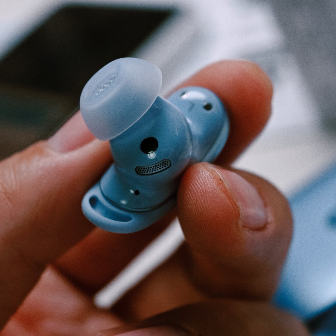 Anker 静音舱 Liberty 5 Pro 上手体验刚拆箱就被这个雾面蓝充电