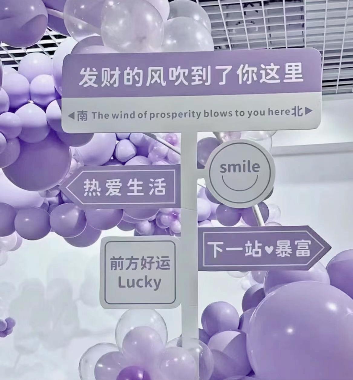 公务员生活真相：别被光鲜亮丽的表象迷惑了！
前几天和一个经常和政府合作的朋友聊天