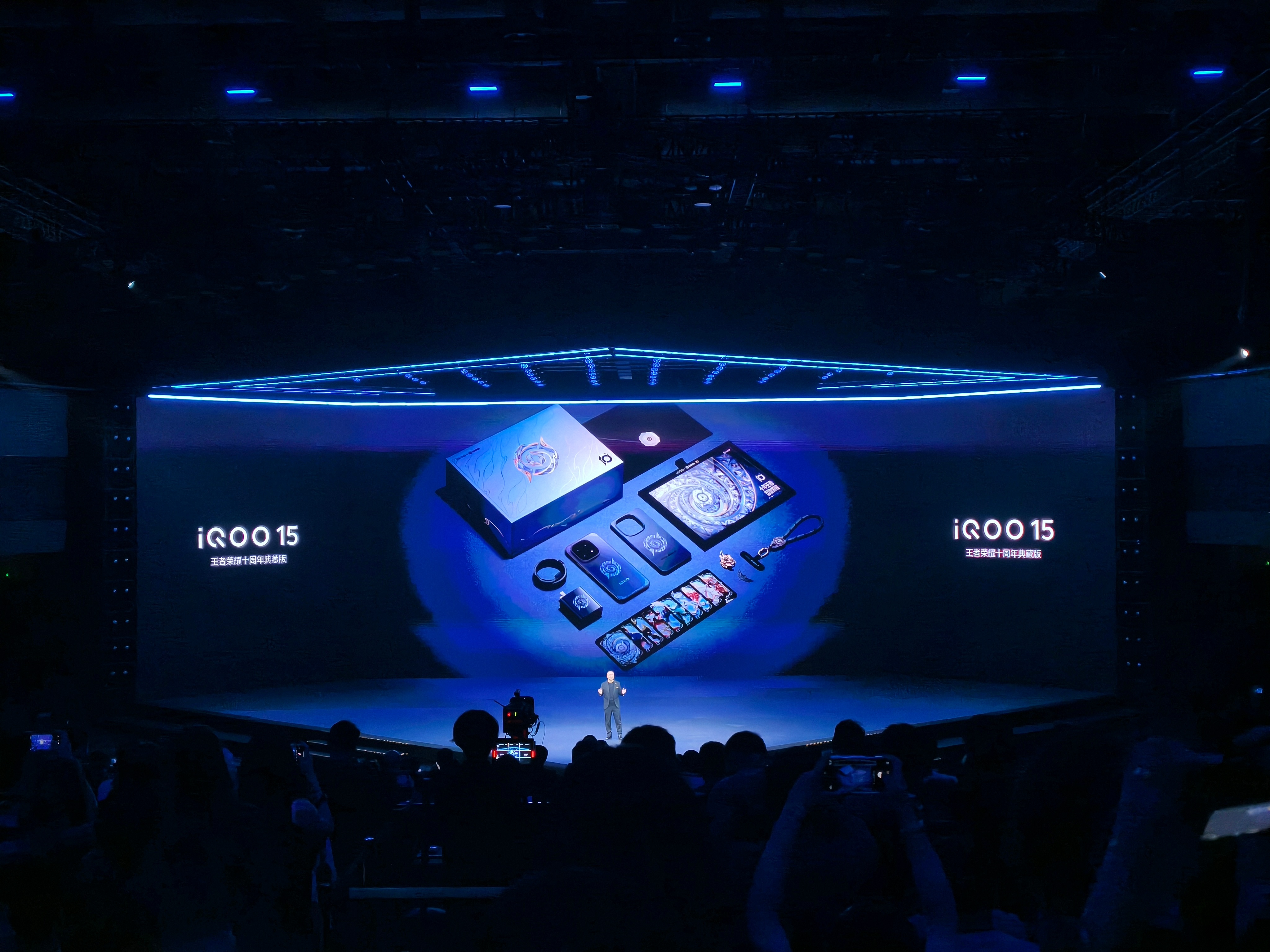 iQOO 15这次还带来了王者荣耀十周年典藏版，喜欢吗？iqoo15 ​​​