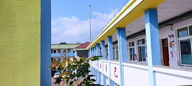 多地出现闲置乡村小学被改造成养老院的情况，相关图片在网上流传，很多人看到之后，会