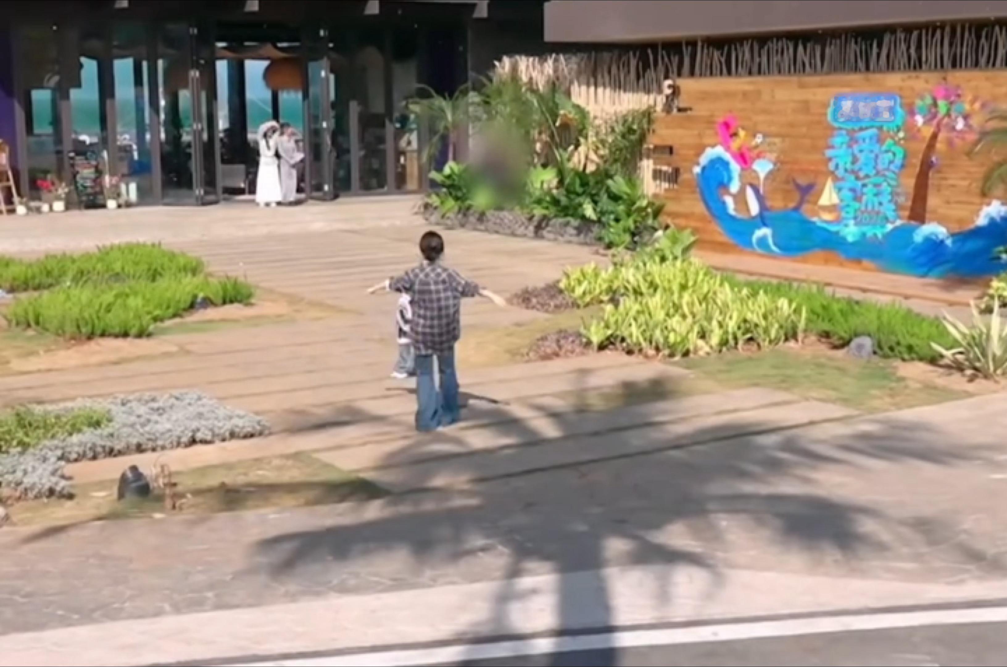 当沈月遇上高精力小孩日行三万步沈月带娃日均三万步