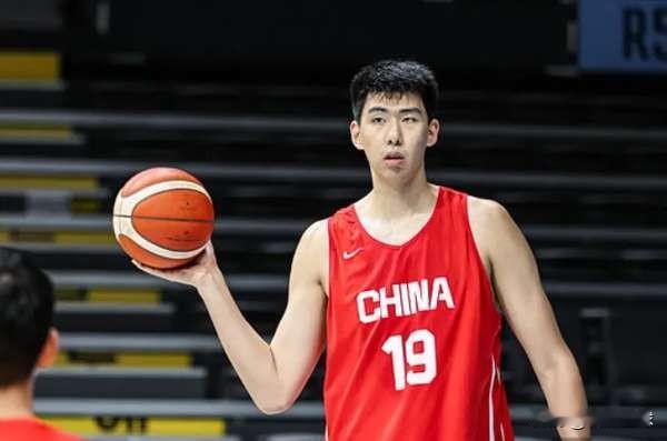 要出国了？对于徐昕来说，上赛季租借加盟广州男篮绝对是职业生涯中的重要转折，在广州