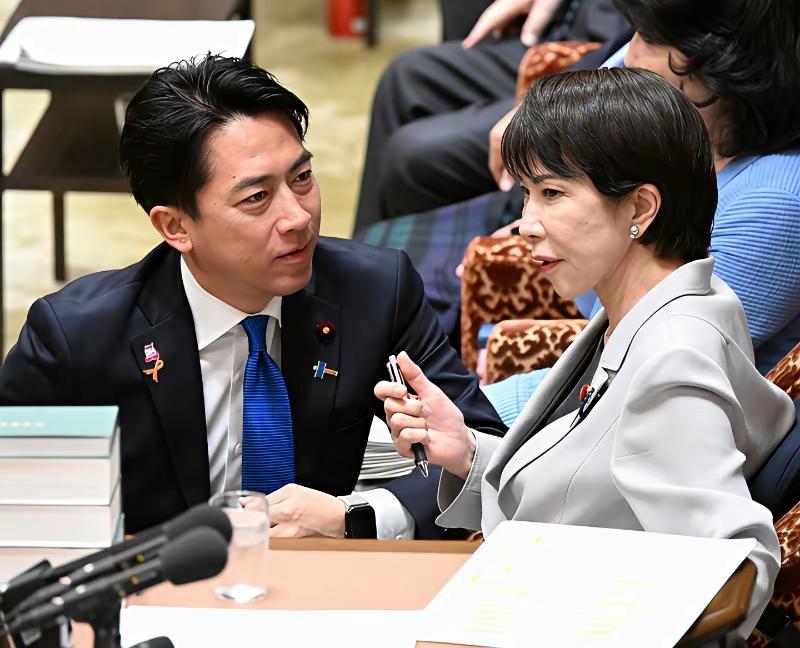 7月20号，今天日本媒体也都在不断报道高市内阁最新的支持率降到了41%，并且不支