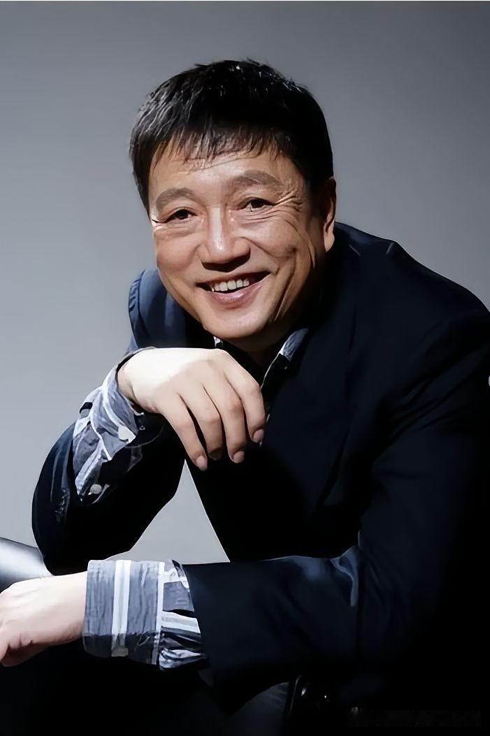 秦焰不熟悉，但是很多的影视剧里都有他的身影，因而在国内被公认为黄金配角，如很早的