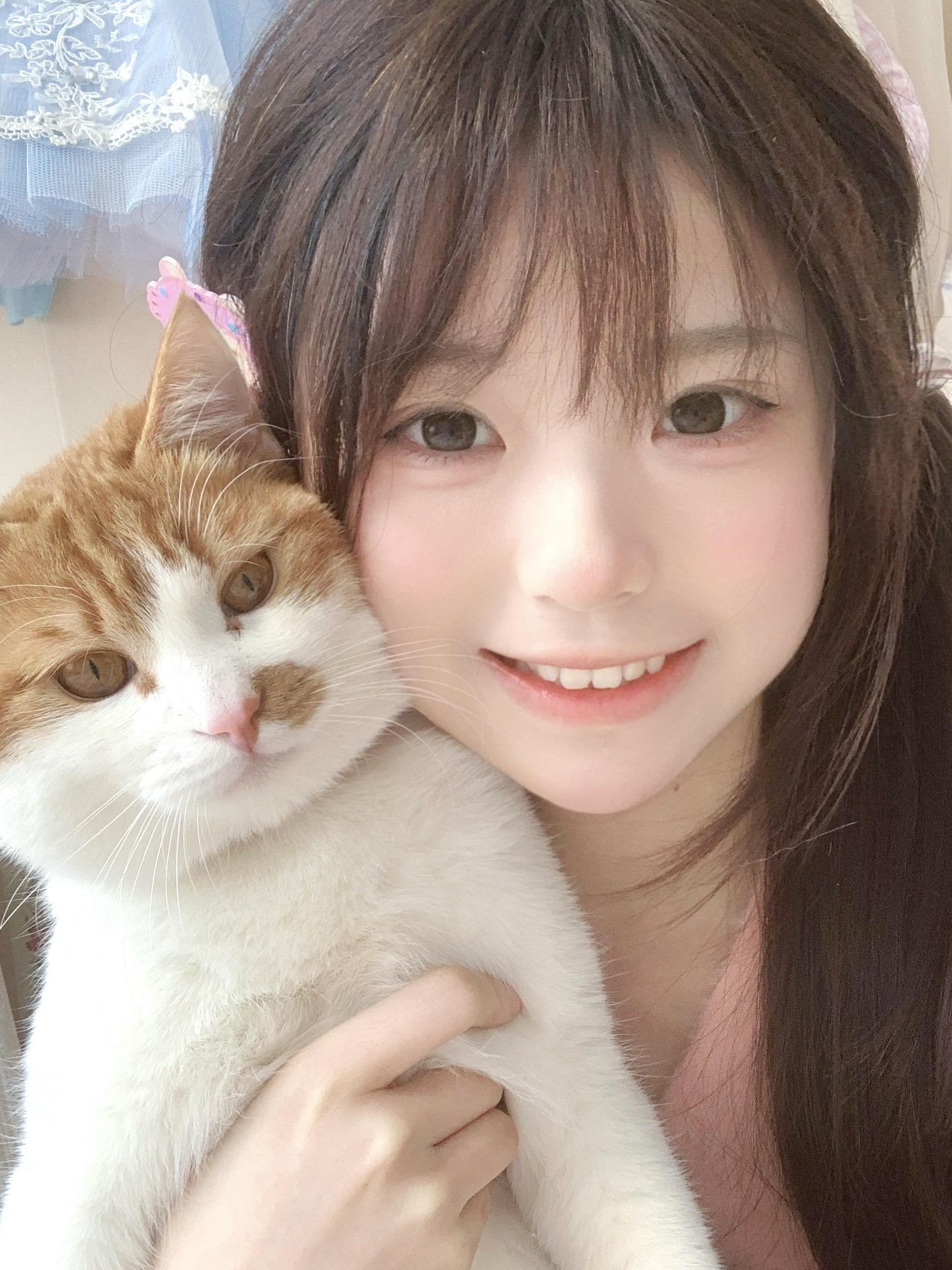 你真是猫改不了吃小鱼干՞˶･֊･˶՞。