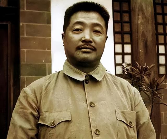 1936年7月，红二方面军进入松潘草地。关于这段行军经历，流传着一个颇有画面感的