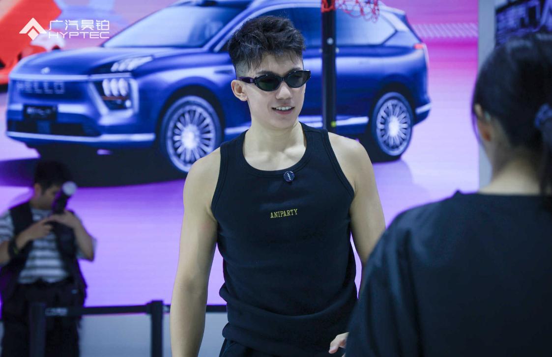 从球场到家庭，周楷恒携昊铂HT诠释实用主义选车哲学
成都车展的喧嚣中，广汽昊铂展