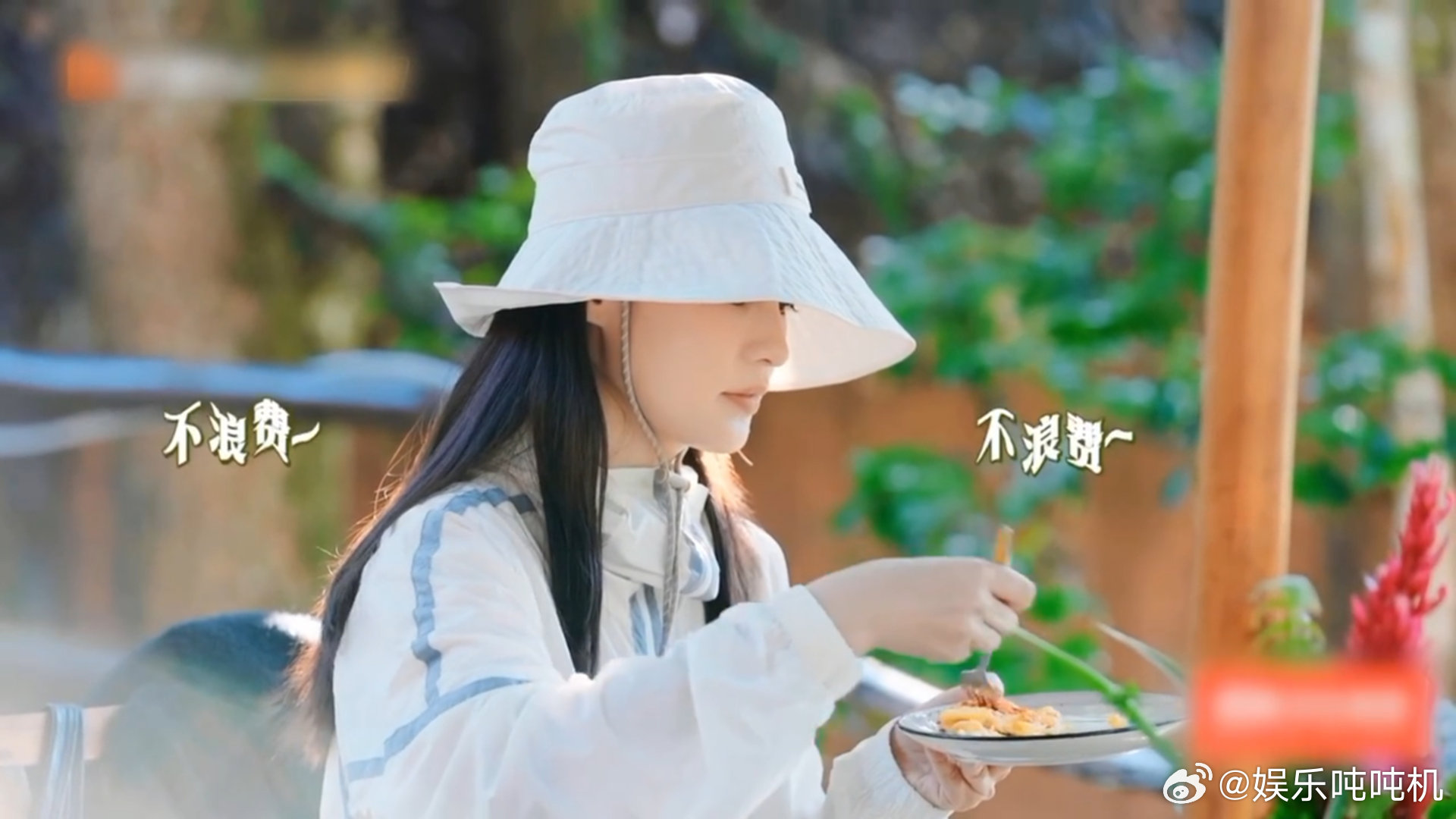 李沁你是真饿了花儿与少年 看李沁在节目里干饭，跟印象里女明星吃饭完全不一样，那埋