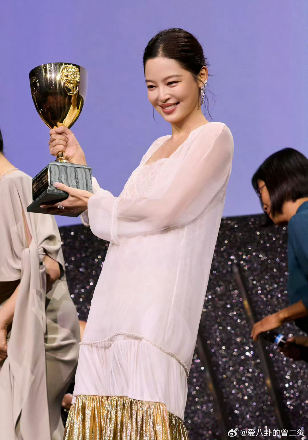 香奈儿押宝辛芷蕾9年香奈儿这选人眼光绝了！押宝辛芷蕾9年，现在蕾子影后视后都拿了