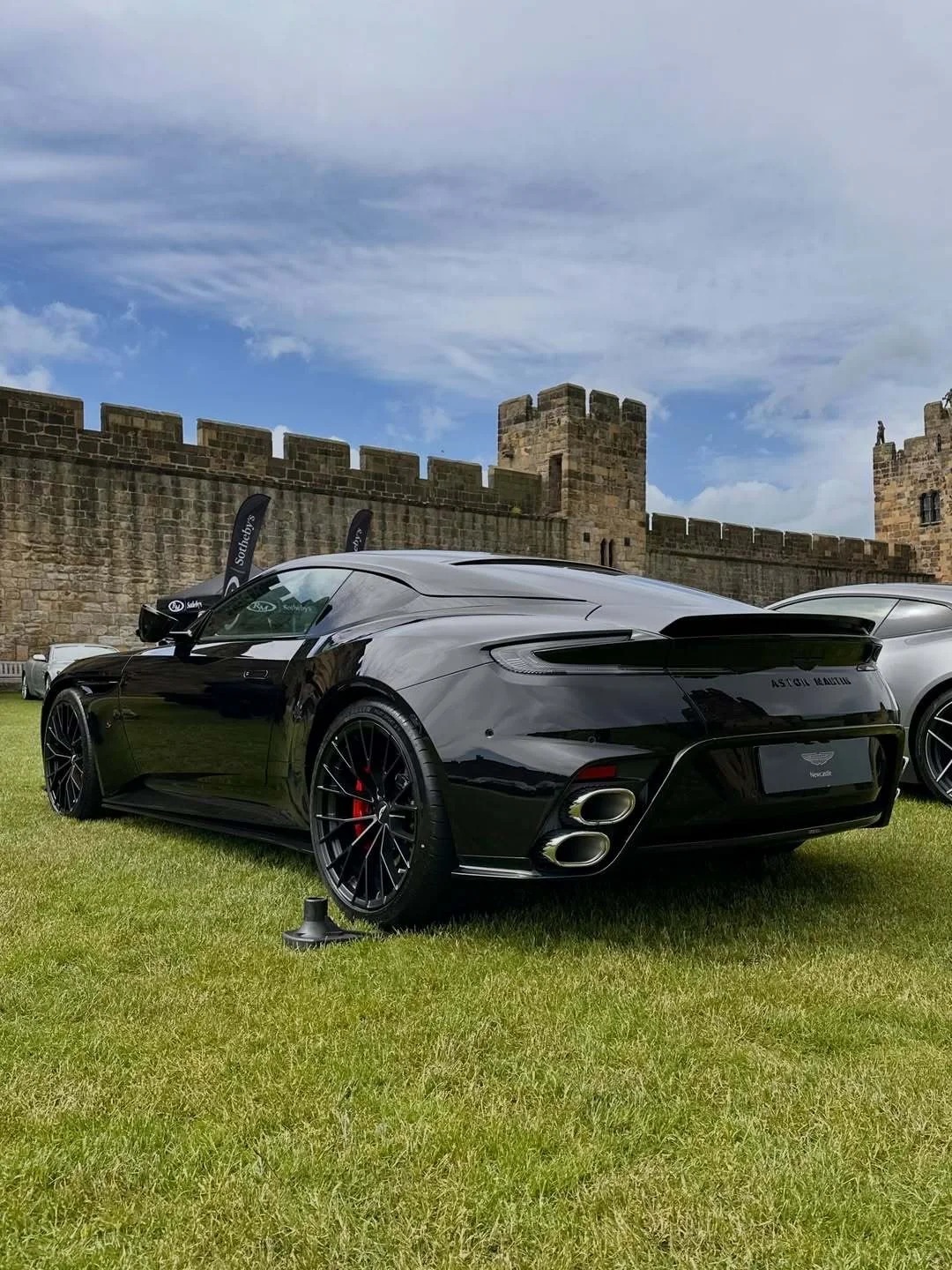 相差20个达不溜，DB12S和DB12你会选哪个？汽车选择题