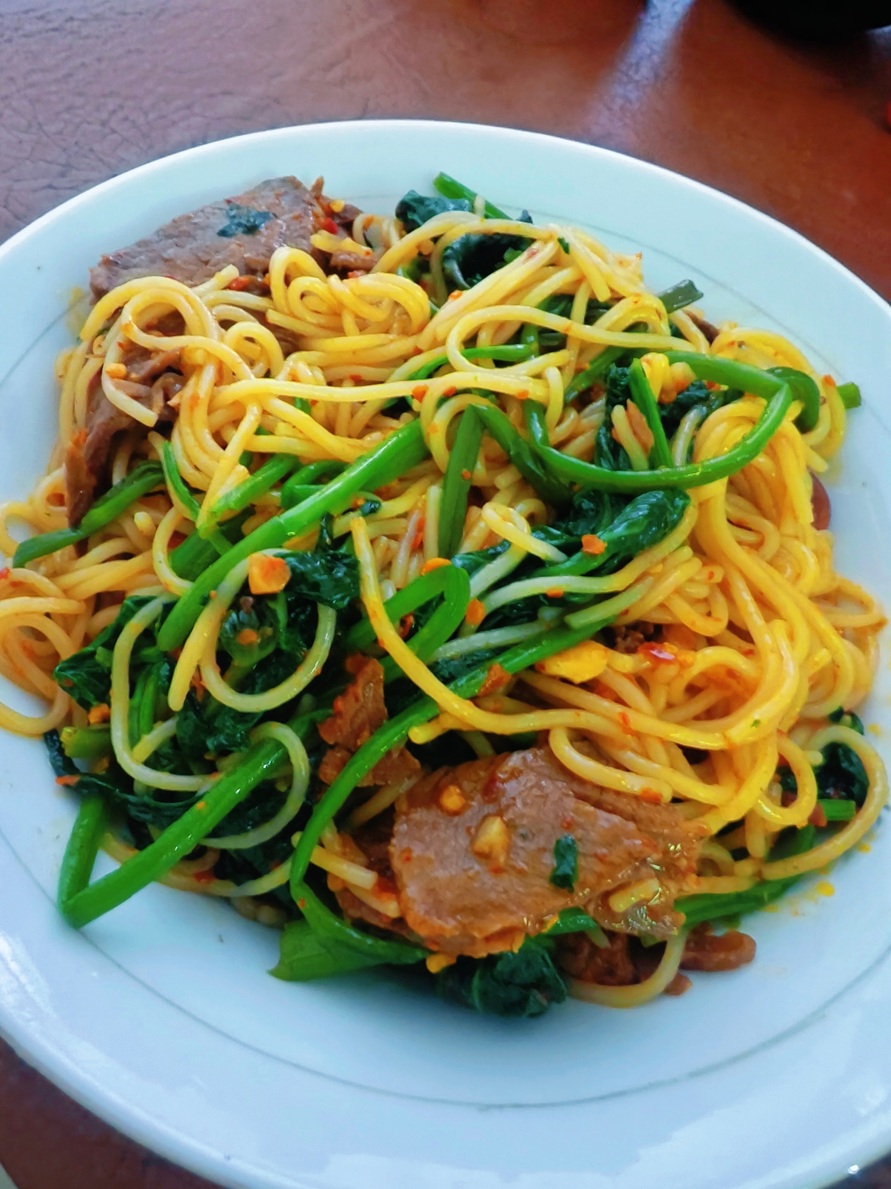 晚餐：牛肉炒粉🍜香香辣辣一大碗 