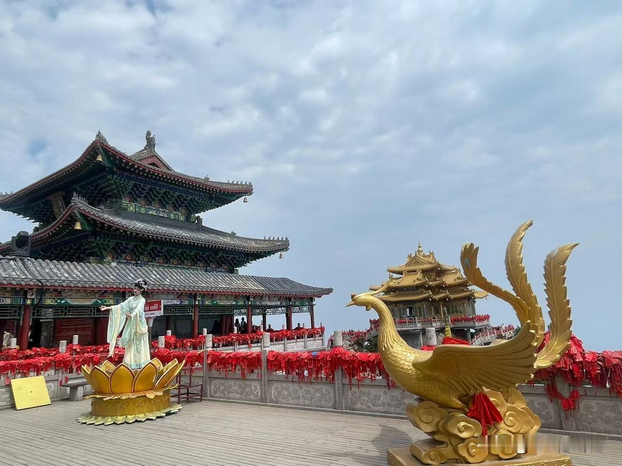 现在很多人都注重人脉，以此来炫耀自己的人际关系。人脉的定义是“经由人际关系而形成