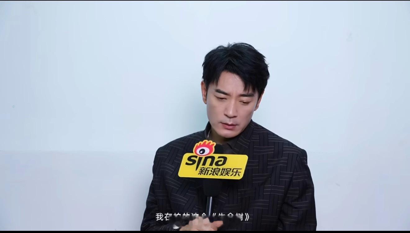 杨紫的演技又被合作演员和导演盛赞了，在拍生命树有一段时间跨度比较后期的戏份时，杨