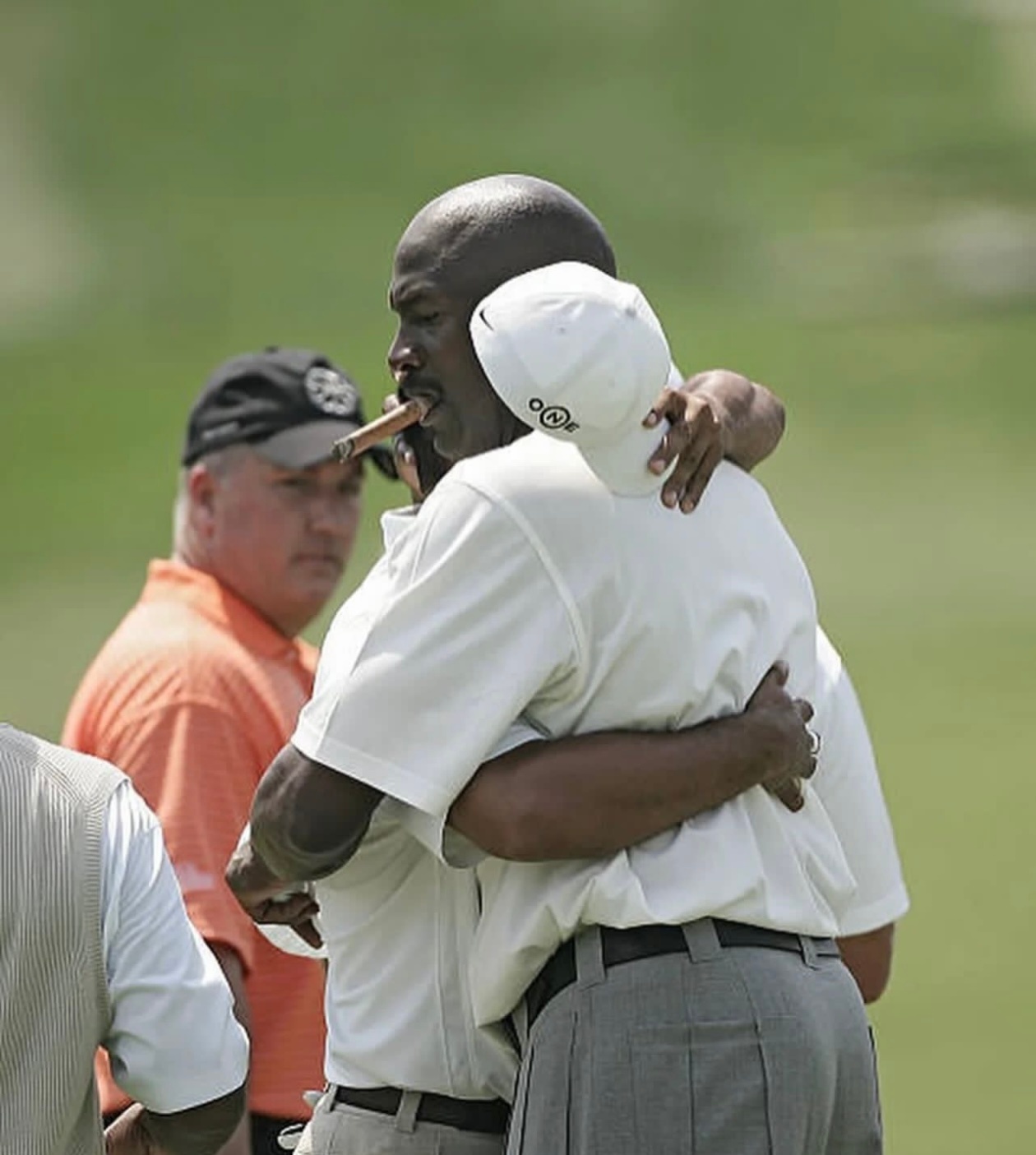 篮天下 2007年，迈克尔·乔丹和泰格·伍兹一起享受高尔夫比赛🏌🏻♀️Ima