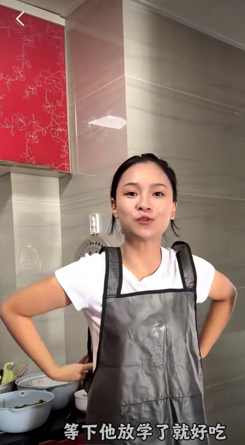 小成成的福气在后头呢？小二娃的新老婆看起来也是干活的一把好手。
小成成有口福了，