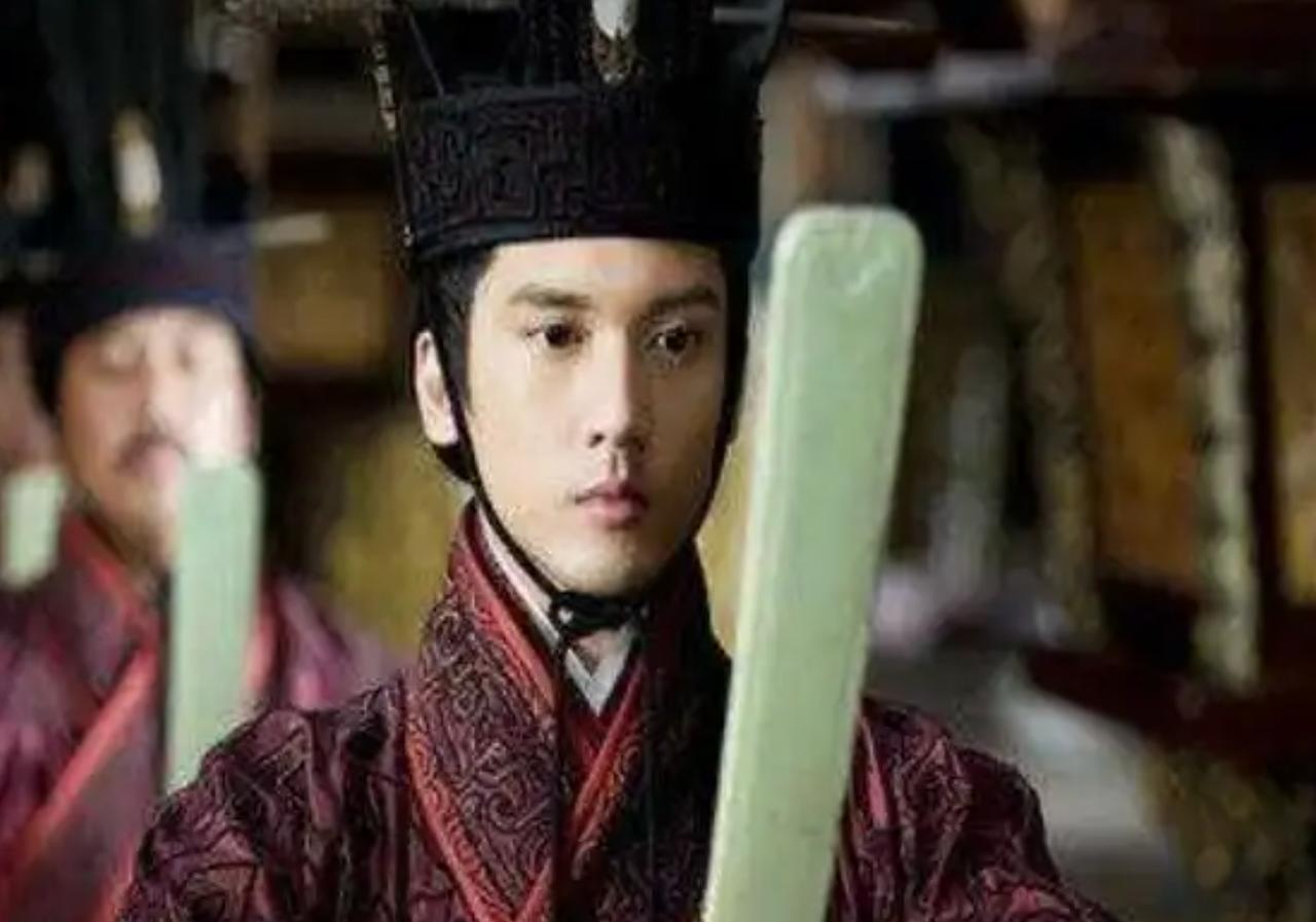 东汉最显赫三大家族：与皇室通婚，权势超越皇帝，惨遭灭门 

这三大家族分别是窦氏