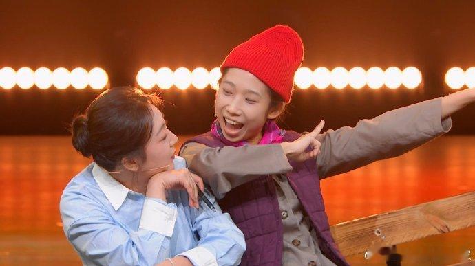 奶奶也追张凌赫《靠近一点点》里的奶奶烨子都拜倒在张凌赫西装裤下，张口就说男朋友是