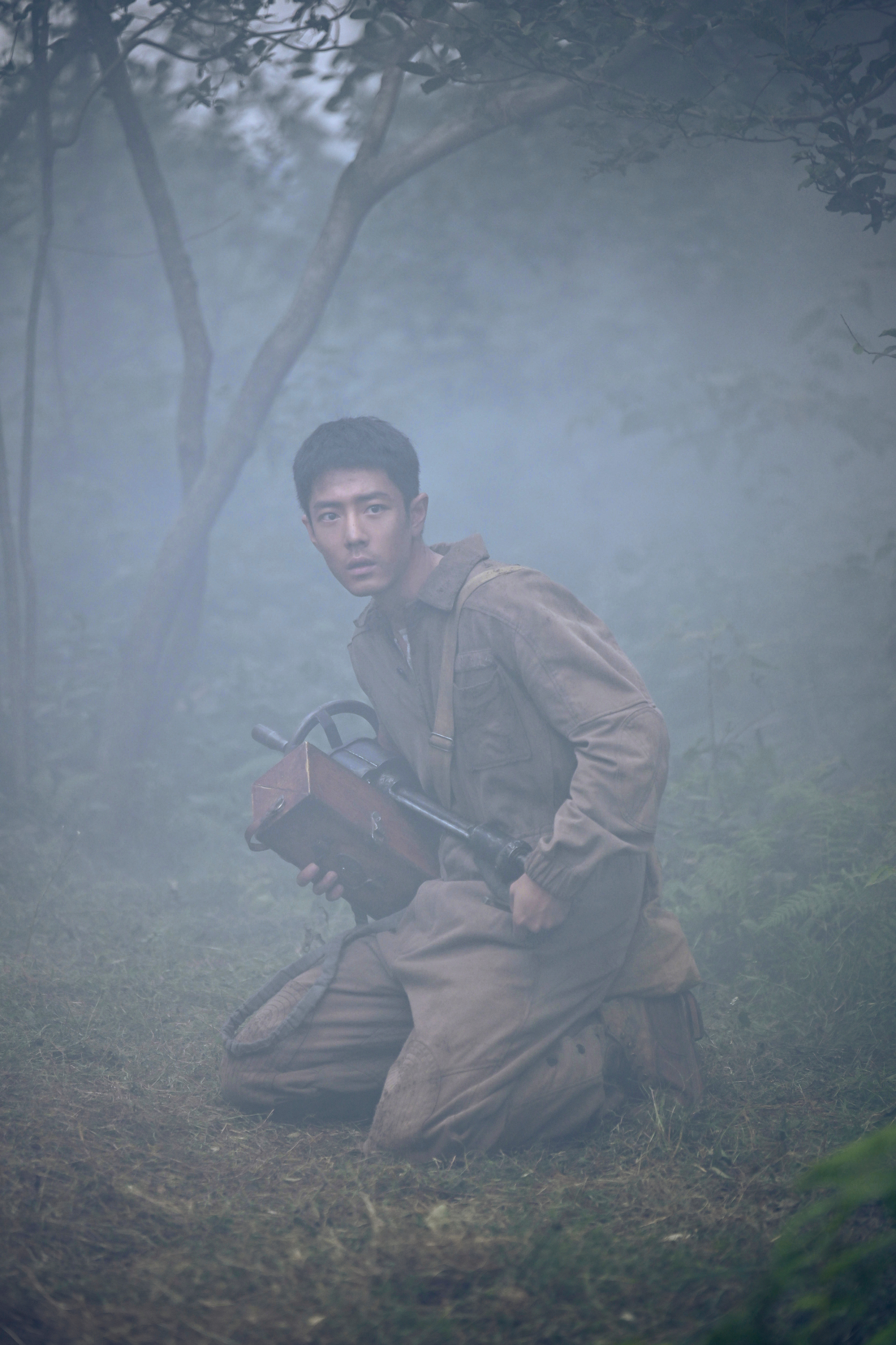 ——ʚ₁₀₀₅ɞ—— 肖战 光影定格布衣志，铁锤铸就守家魂。最优秀的莫得闲 肖战