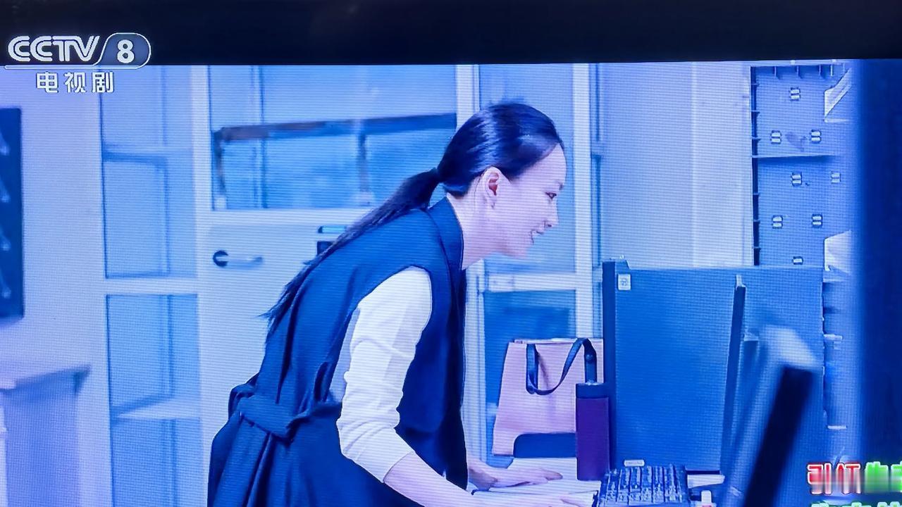 “我比中指纹啦，是看守所采集送来的！”辅警杨小洁冲出办公室高喊。
“心测成功啦！