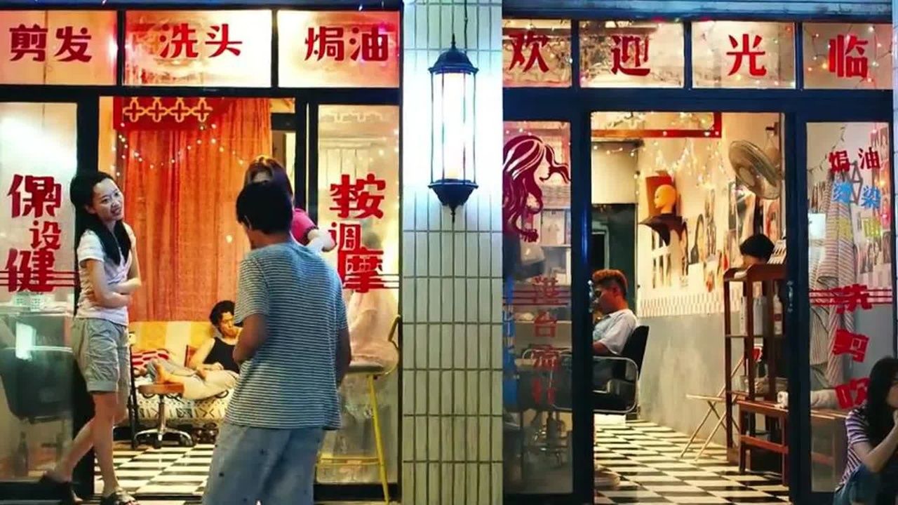 现在无论是几个人，是人或鬼，拖李庚希进小巷我一点都不为他担心