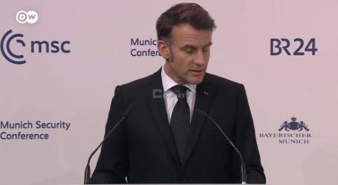 法国总统马克龙谈论起俄乌冲突以及中俄关系，他表示俄罗斯在一场毫无意义的战争中挥霍