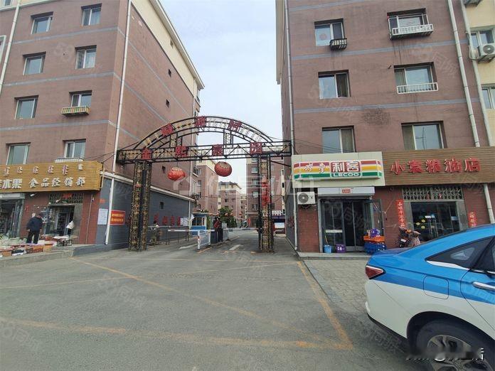呼和浩特有东菜园吗
有的，但以前只听说西菜园。

东菜园坐落于呼和浩特玉泉区南茶